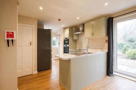 1 bedroom in a house share to rent - Photo 4