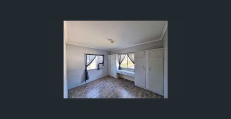 3-Bedroom Top-Level Unit – Steps from Barney Point Beach! - Photo 3