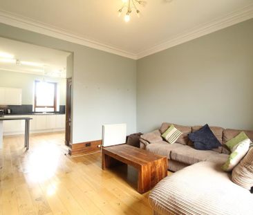 3 bedroom flat to rent - Photo 4