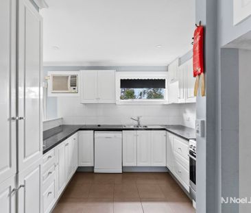 24 Melton Grove, CROYDON - Photo 3