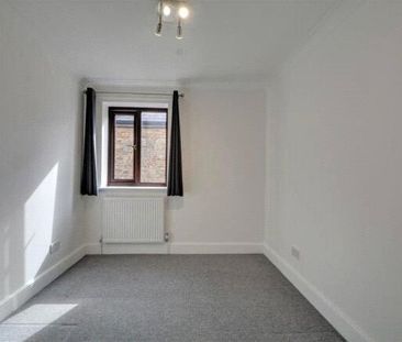 2 bedroom penthouse to rent - Photo 3