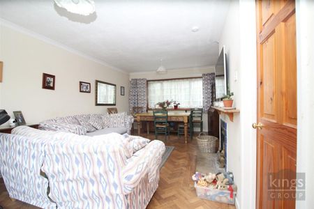 2 Bedroom House - End Terrace To Let - Photo 4