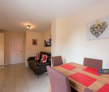 4 bedroom semi-detached house to rent - Photo 1