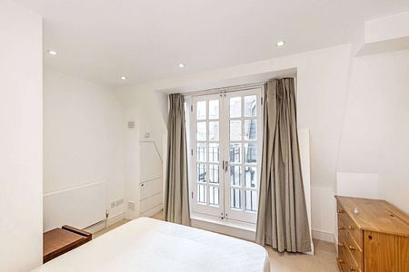 Spacious one bedroom apartment set only 0.1 miles from Euston Underground station. - Photo 3