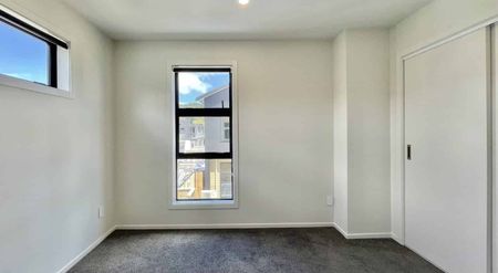 Modern 2-Bedroom Home in Wainuiomata - Photo 2