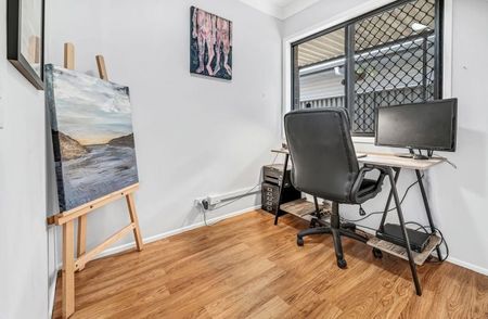 Furnished Tri-Level Home Between Chirn Park & The Broadwater - Photo 2