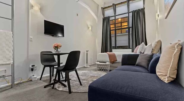 Fully Furnished CBD Studio – Walk to Queen Street - Photo 1