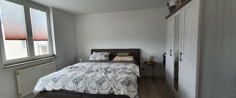 Gemütliche -helle 2 Zimmer Whg -Abstellraum * voll möbliert* Stellplatz * Lift - Foto 1