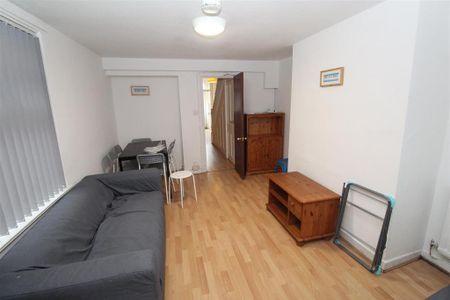 6 bedroom house to rent - Photo 2