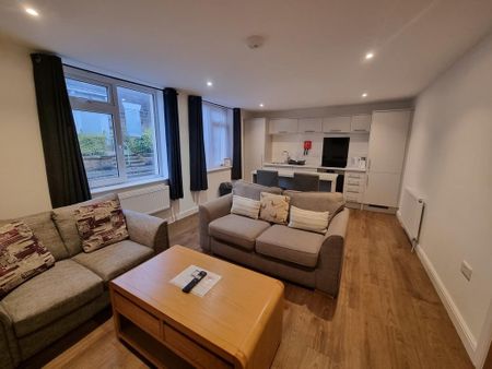 2 bedroom ground floor flat to rent - Photo 2