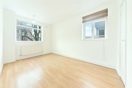 4 Bed Flat, Ravenet Court, SW11 - Photo 3