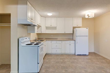 1 Bedroom - Photo 2