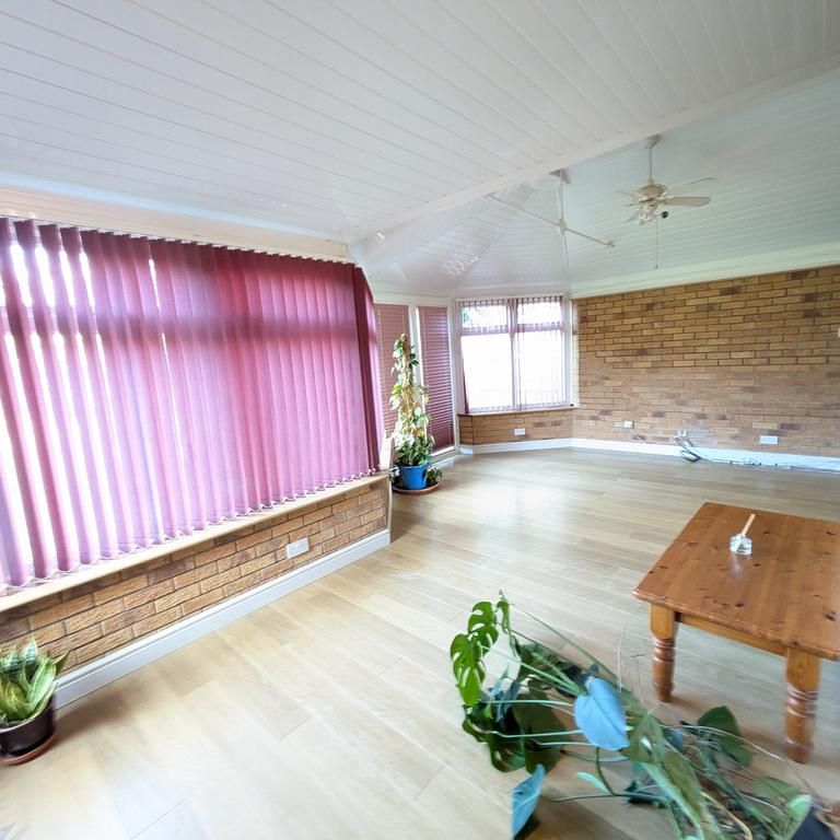 6 bedroom detached house to rent - Photo 1