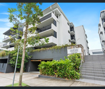 EXECUTIVE STYLE - TOP FLOOR - 2 BEDROOM APARTMENT - Photo 5