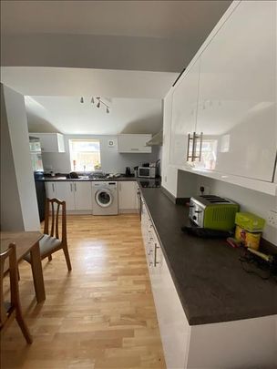 1 bedroom in a house share to rent - Photo 1