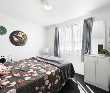 Charming 3-Bedroom Family Home in Quiet Glenview, Hamilton Discover... - Photo 3