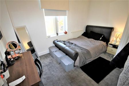 5 bedroom terraced house to rent - Photo 4