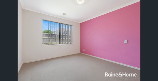 4 Bedroom House in Cranbourne East! - Photo 1