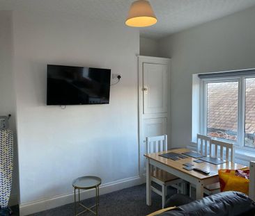 4 bedroom house of multiple occupation to rent - Photo 1