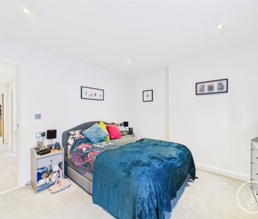 Crescent Gardens, Leeds LS17 - Photo 4