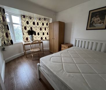 Room in a Shared House, Vale Street, M11 - Photo 3