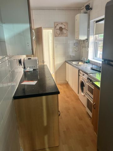 3 Bed Terraced House, Burnmoor Street, LE2 - Photo 2