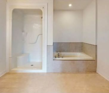 For Lease - 12 Spring Crest Way, Thorold, Ontario - Photo 6