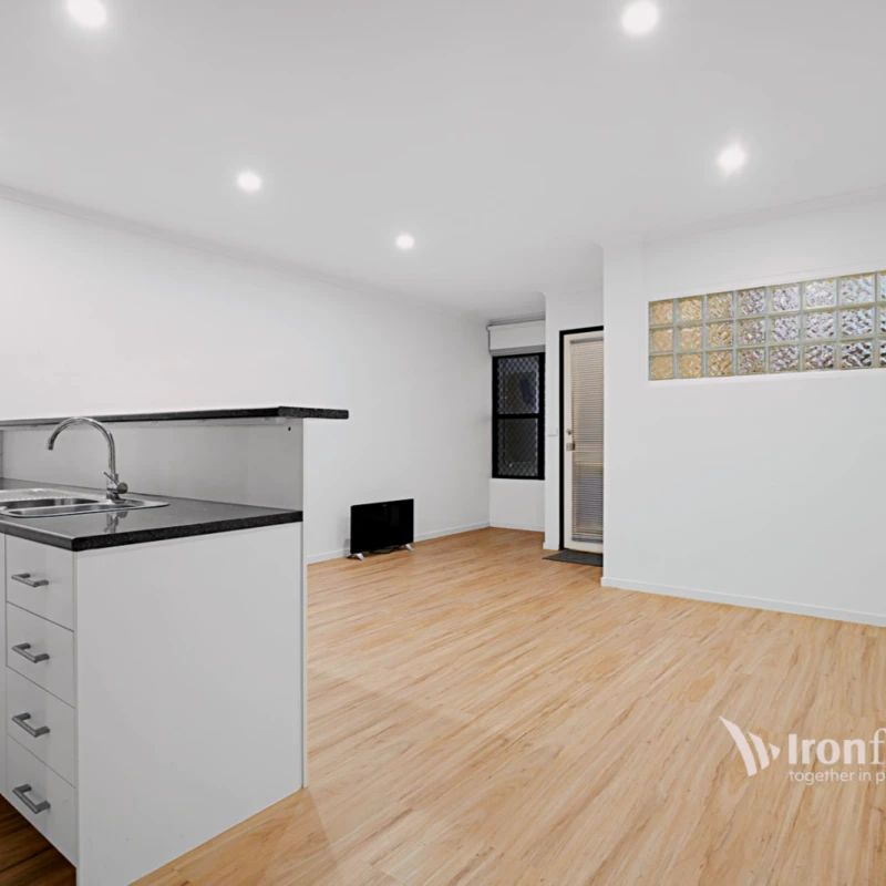 2 Bed, 1 Bath - Photo 1