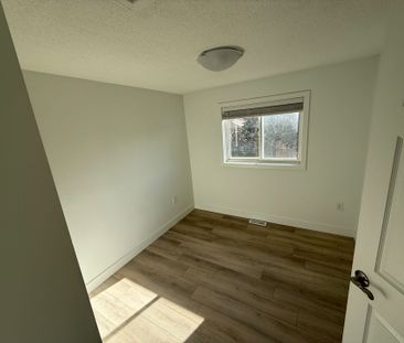 For Lease - 17 Hewitt Place, Barrie, Ontario - Photo 2