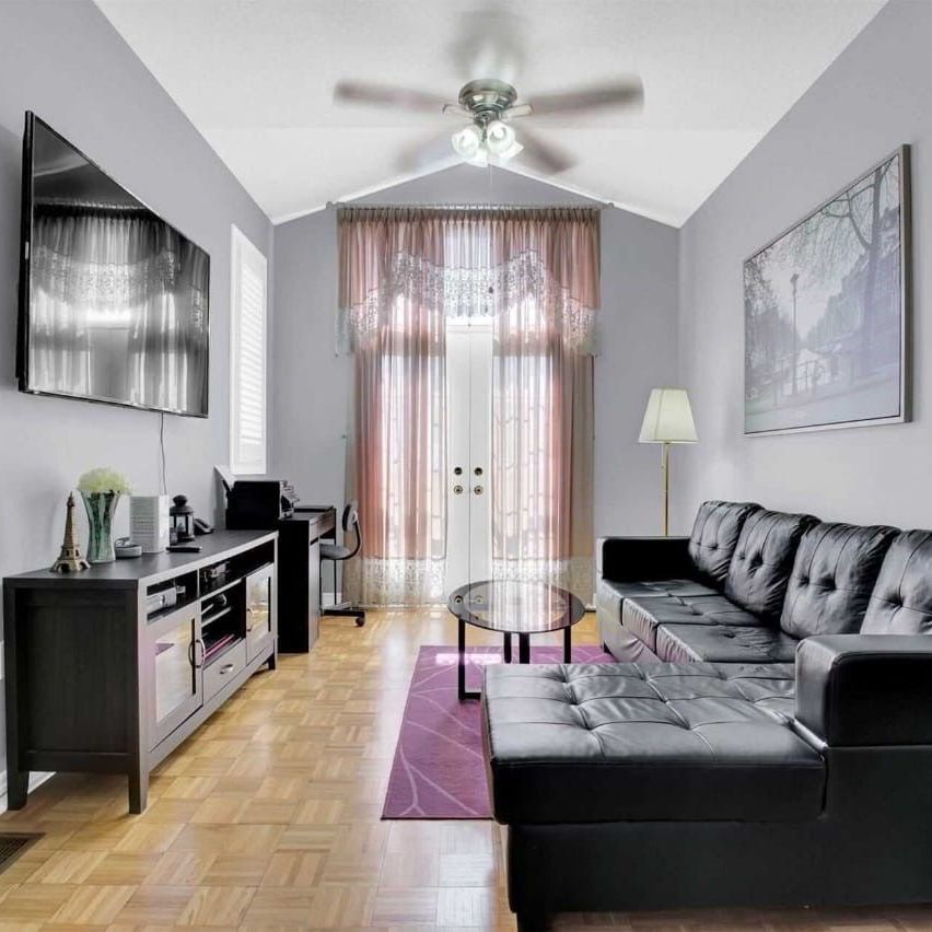 For Lease - 51 Connolly Crescent Unit# Upper, Brampton, Ontario - Photo 1