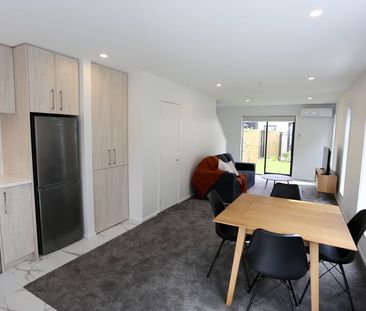 MERIVALE – 2 BEDROOM, 1 BATHROOM - Photo 2