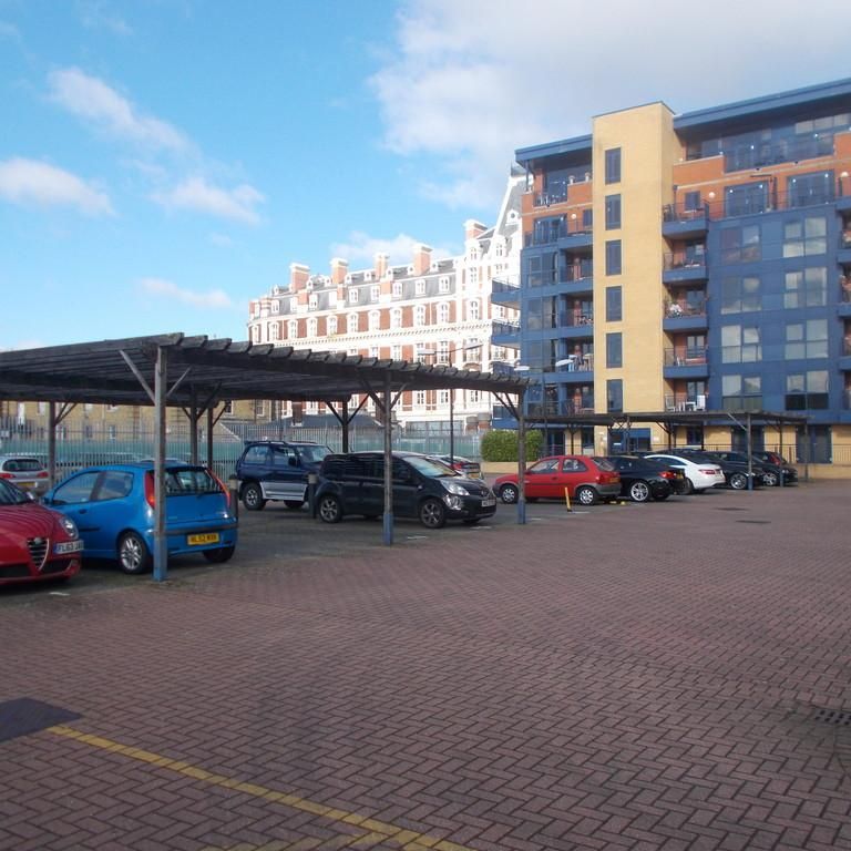 3 bedroom ground floor flat to rent - Photo 1