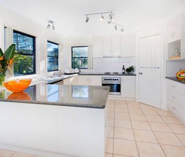 Spacious 3-Bedroom Home! - Photo 2