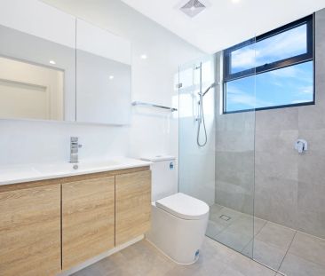 Modern one-bedroom apartment in convenient location - Photo 1