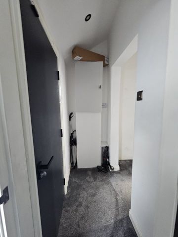 1 Bed Flat, Dickenson Road, M14 - Photo 5