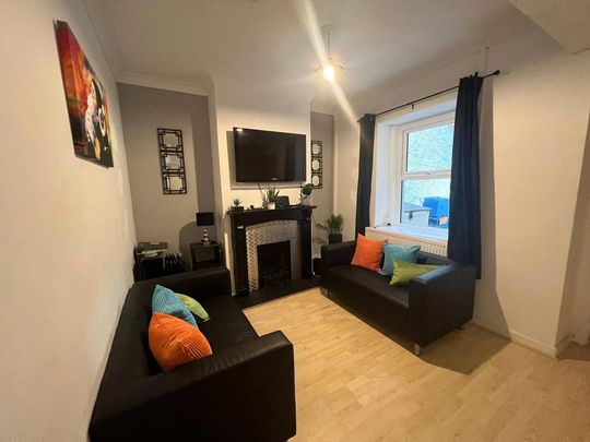 4 bedroom terraced house to rent - Photo 1