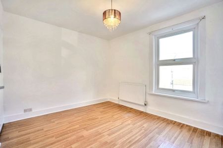 2 bed terraced house to rent in Albany Road, Gillingham, ME7 - Photo 3