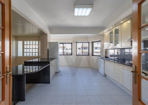 Apartamento T4 em Lisboa