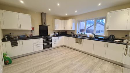 1 bedroom in a house share to rent - Photo 5