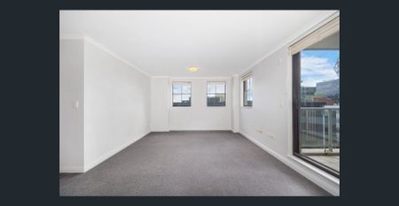 Freshly updated 2 bedroom apartment in the heart of North Sydney - Photo 2