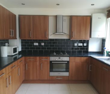 3 Bed Terraced House, Turnpike Link, CR0 - Photo 4