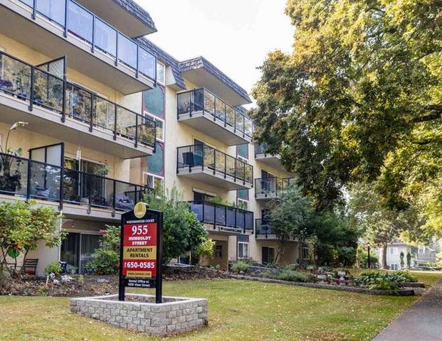 Westminster Court | 955 Humboldt Street, Victoria - Photo 1