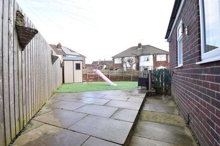 Carr Gate Crescent, Carr Gate, Wakefield, WF2 - Photo 2