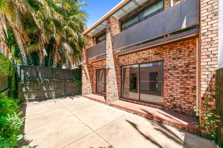 3 Howard Street, South Yarra VIC 3141 - Townhouse For Rent | Domain - Photo 3