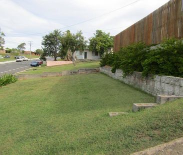 Elavated Home in West Gladstone - Photo 3