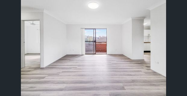 RENOVATED 2 BEDROOM APARTMENT LOCATED IN THE HEART OF WESTMEAD - Photo 1