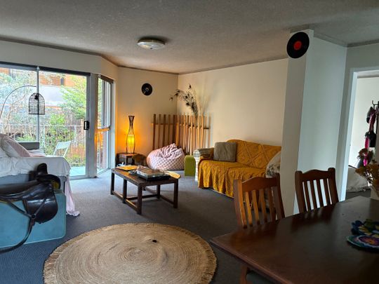 Kensington - Photo 1