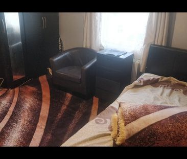 Room in a Shared House, Selby Road, E13 - Photo 5