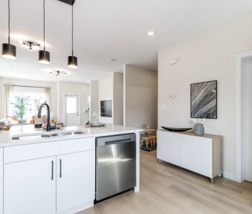 Edmonton Unfurnished townhouse Rental in Orchards - Stunning NEW To... - Photo 2