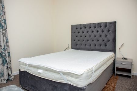 2 Bed Flat, Springhill Road, AB16 - Photo 3